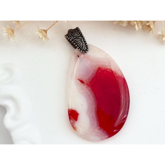 Red & White Polished Agate Crystal Oval Silver Toned Teardrop Vintage Pendant - Picture 2 of 12